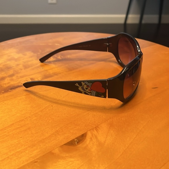 Ed Hardy Black Sunglasses with Classic Design - Picture 5 of 6